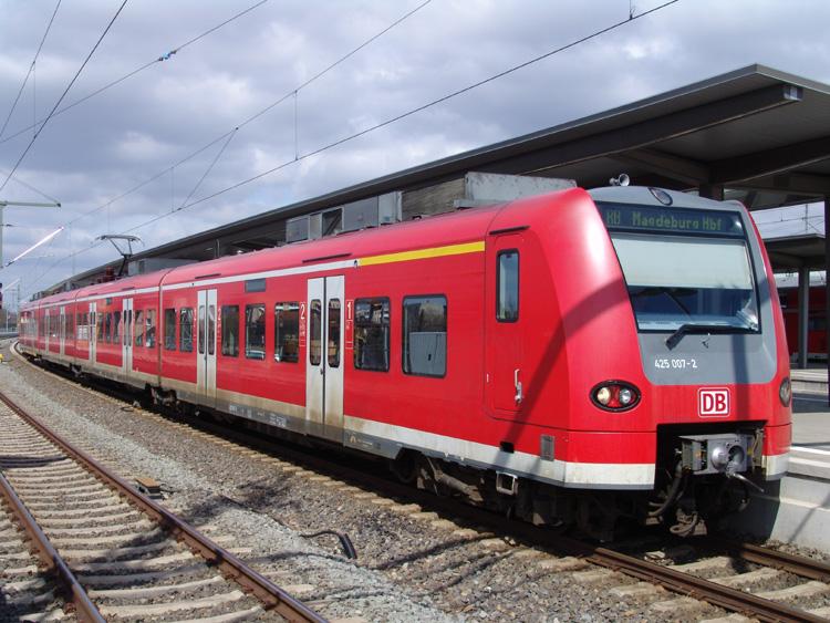 RB36819 von Wittenberge nach Magdeburg Hbf.kurz vor der Ausfahrt.Aufgenommen am  11.04.06 im Bahnhof Wittenberge.
