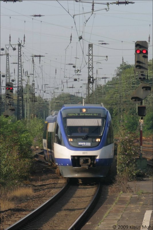 RB43  Emschertal-Bahn  mit VT0011 der NWB von Dorsten nach Dortmund Hbf in Wanne-Eickel. 26.08.2009