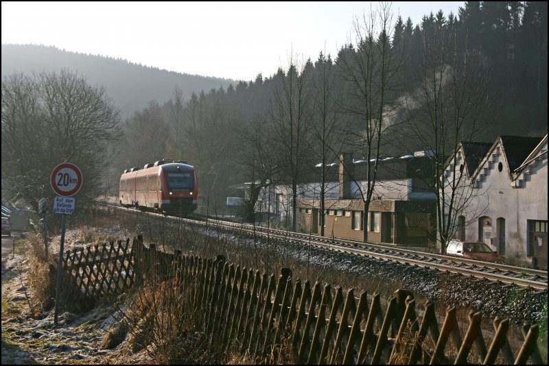 RB52 (RB 29272)  Volmetalbahn  von Ldenscheid nach Dortmund fhrt am 24.12.07 bei Brgge (Westf) Richtung Norden.