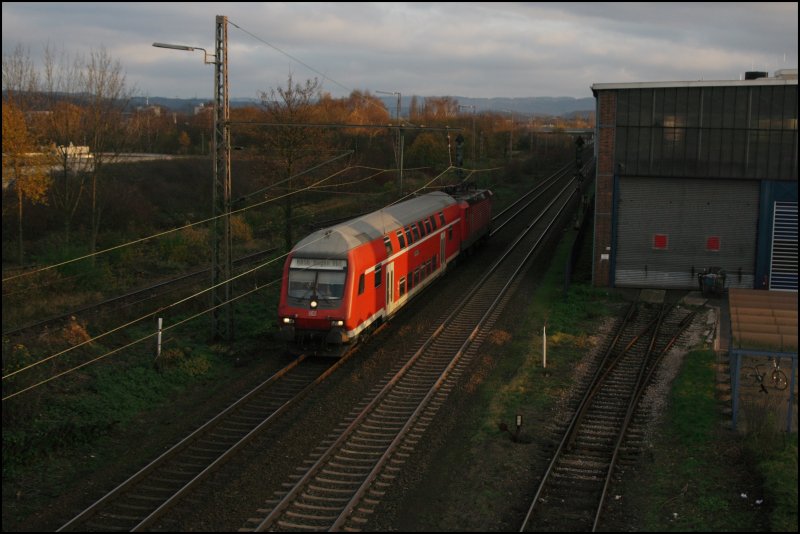 RB56 (RB 39642)  DER ISERLOHNER  geschoben von der Dortmunder 143 198 ist bei Hagen-Kabel auf dem Weg nach Hagen Hbf.