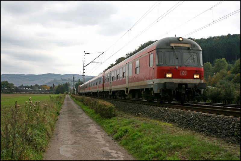 RB91 (RB 39170)  RUHR-SIEG-BAHN  von Siegen nach Hagen fhrt bei Hohenlimburg dem Ziel entgegen. Schiebelok war 143 234 (03.10.07)