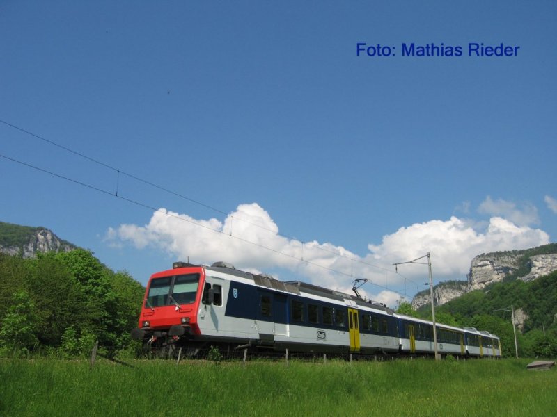 RBDe 207  Balsthal  auf der OeBB bei der Einfahrt in den Bahnhof Oensingen am 12. Mai. 08 dieser Zug hat nun den RBe- Pendel im Haupteinsatz Abgelst.