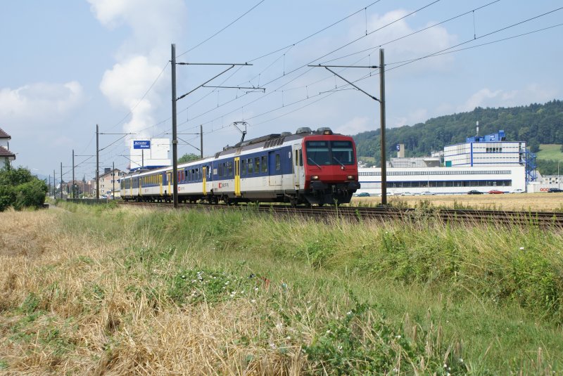 RBDe 560 028-7 fhrt am 16.7.09 als S 23 von Schnerwerd Richtung Aarau.