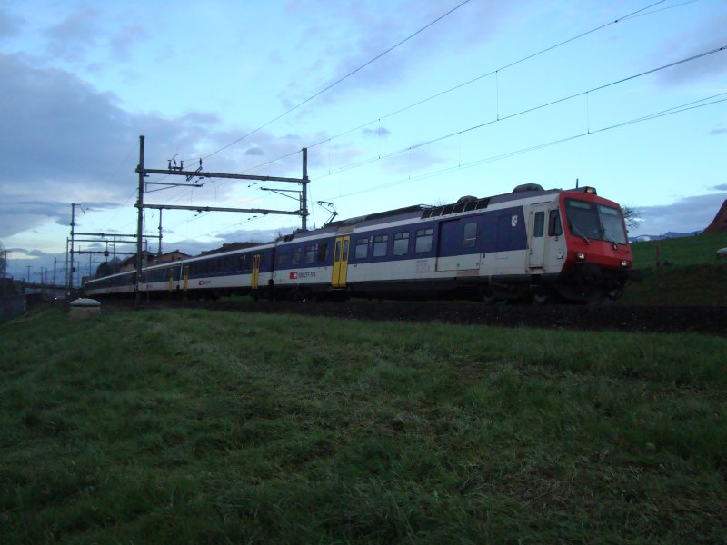 RBDe 560 als Dienstzug bei Rotkreuz am 9.04.2008