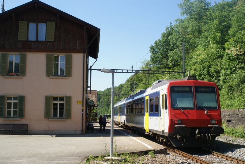 RBDe 560 als Lufelfingerli in der Station Sommerau am 19. Mai 2007.