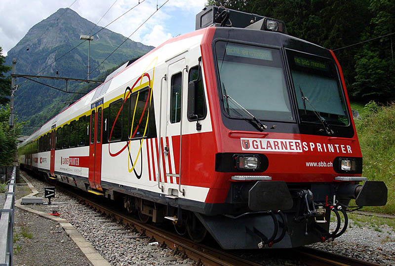 RBDe 560 Domino Glarner Sprinter wartet in Linthal auf den nchsten Einsatz, 05. Juli 2009