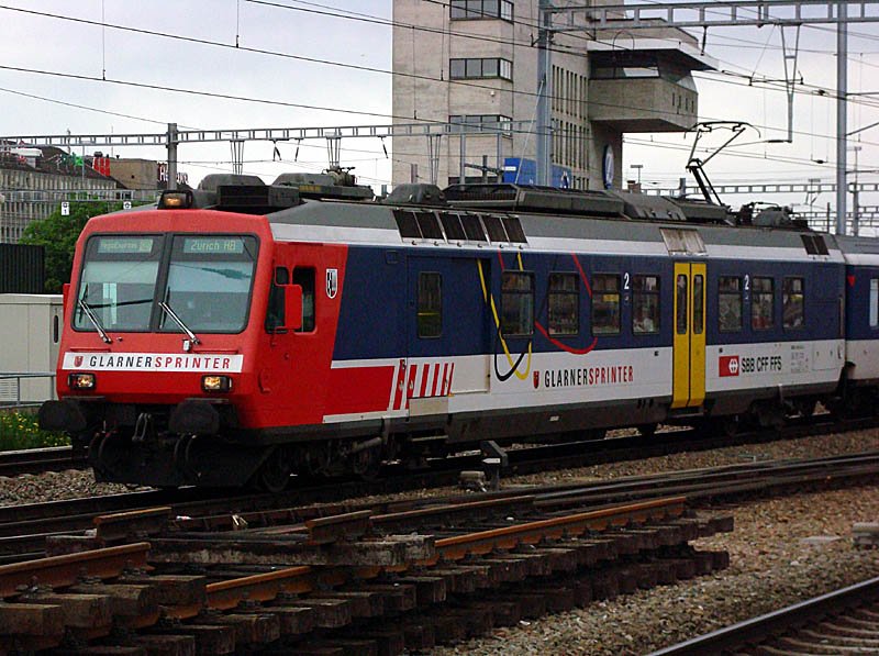 RBDe 560 Glarnersprinter bei der Einfahrt in Zrich HB. 10. Mai 2009 17:18