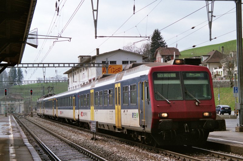 RBDe 560-NPZ bei einem kurzen Halt in Puidoux-Chexbres im Februar 2005.