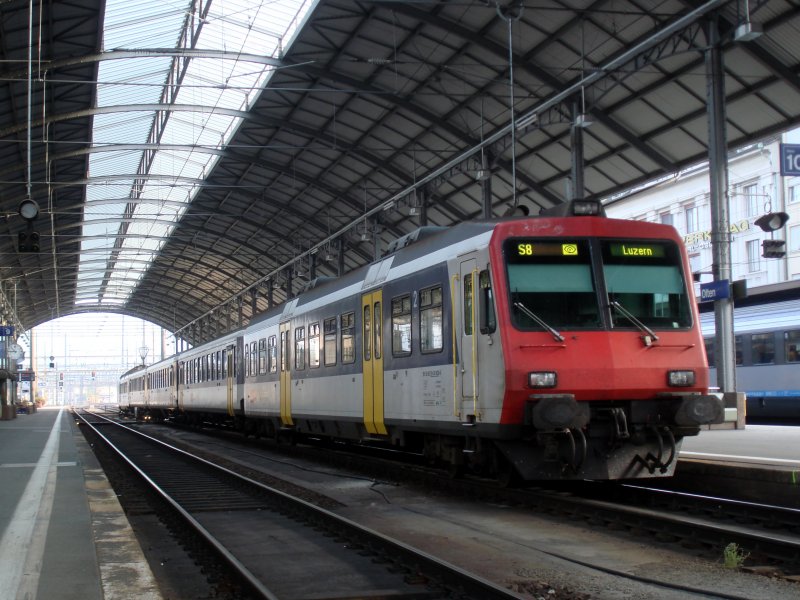 RBDe 560-Pendel als S 8 nach Luzern am 16.09.2007 in Olten.