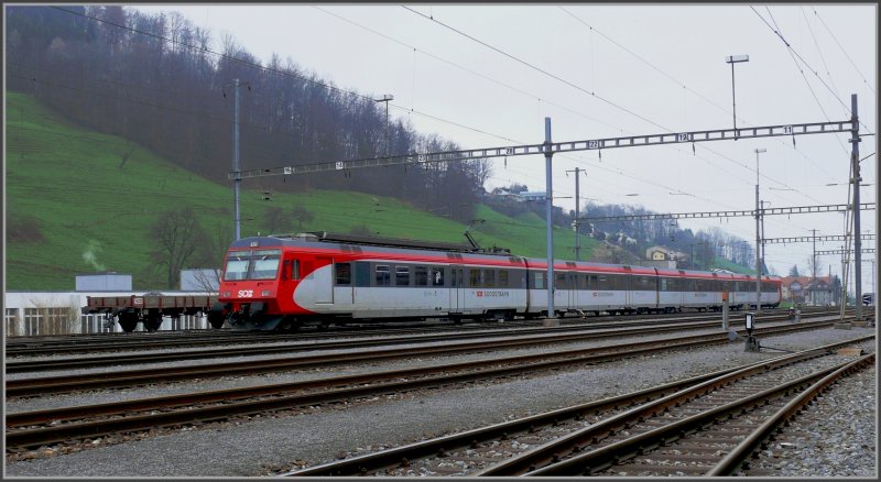 RBDe 560 Pendelzug der SOB verlsst Herisau Richtung St.Gallen. (17.04.2008)
