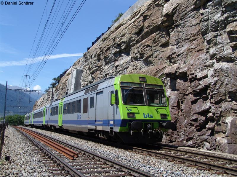 RBDe 565 728 am 12.7.05 kurz nach Lalden