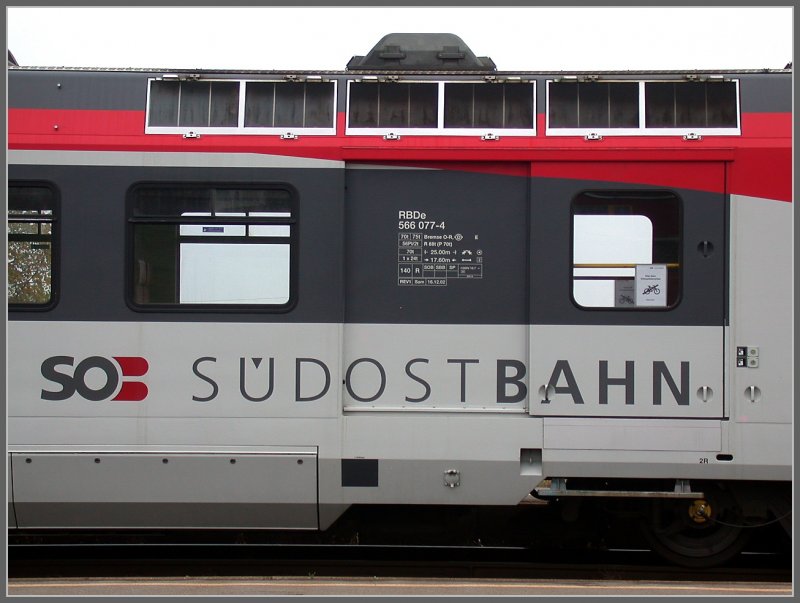 RBDe 566 077-4 der Sdostbahn in Samstagern. (10.11.2006)