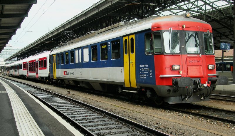 RBe 4/4 (540 013-0) mit Travys und SBB - Domino Zwischenwagen in Lausanne am 4. Sept 2009