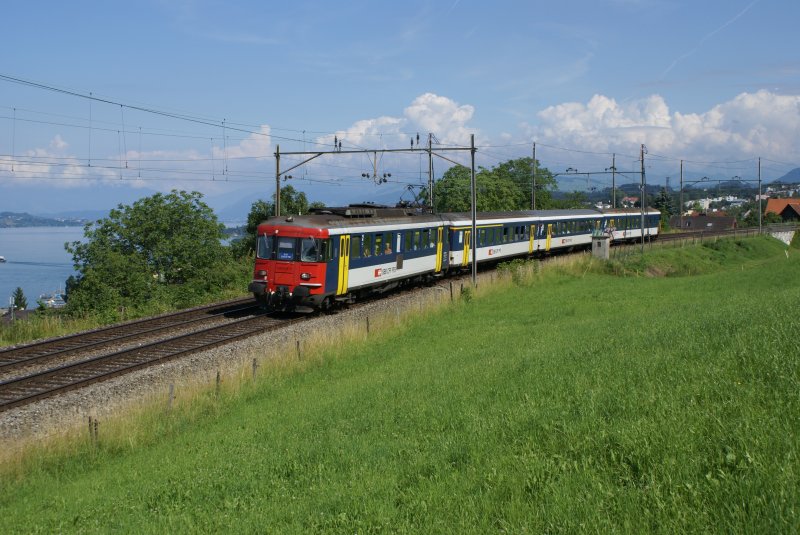 RBe 540 015-5 befindet sich am 25.6.09 in Horgen Oberdorf.