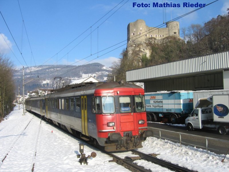 RBe, mit Pendel zwischen Klus und Thalbrcke mit dem Schloss  Alt- Falkenstein  am 21.02.09