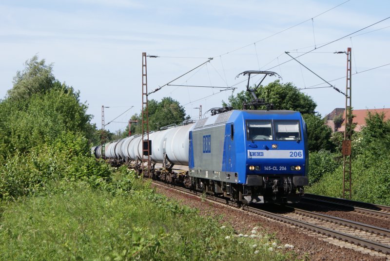 RBH 145-CL 206 mit Kesselwagenzug in Limmer am 02.06.09