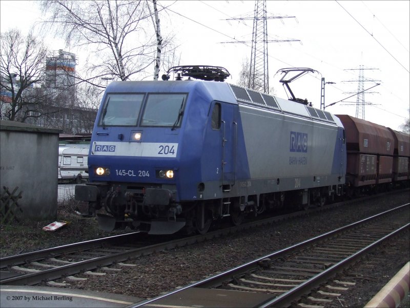 RBH 204 passiert soebend den B Knappenstr. in Bottrop. 25.1.08