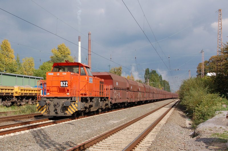 RBH 822 - Diesellok des Typs G 1206 der RBH Logistics GmbH mit Kohlewagenzug am 05.10.2007 in Datteln in Westfalen.