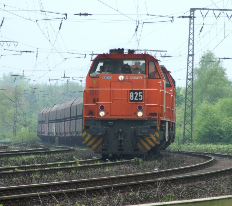 RBH 825 und 822 am 18.4.09 in Duisburg-Neudorf