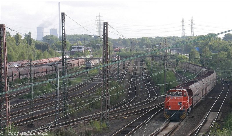 RBH 830 mit Leerzug hat den Gbf.-Gelsenkirchen-Bismarck passiert und fährt weiter Richtung Oberhausen. 15.09.2007