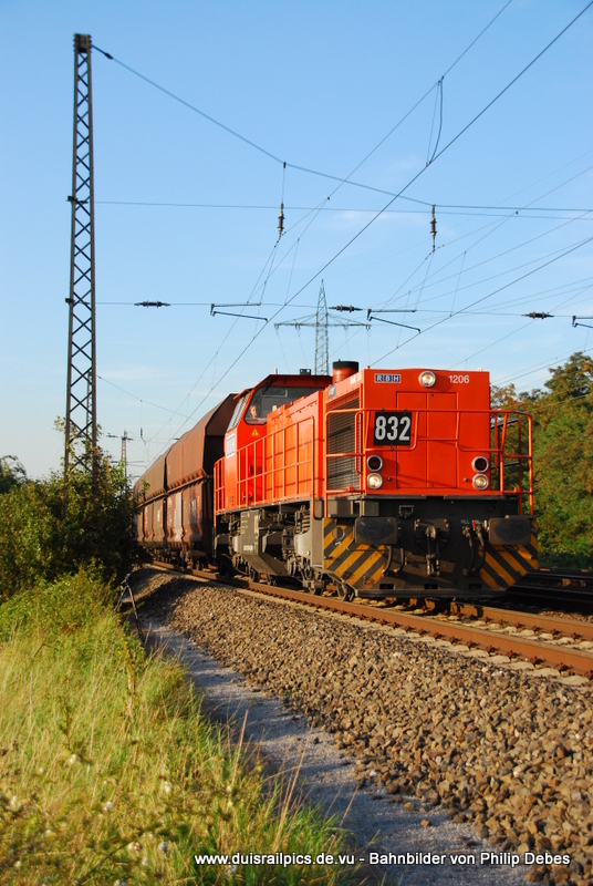 RBH 832 fhrt am 7. September 2009 um 18:34 Uhr mit einem GZ durch Duisburg Obermeiderich
