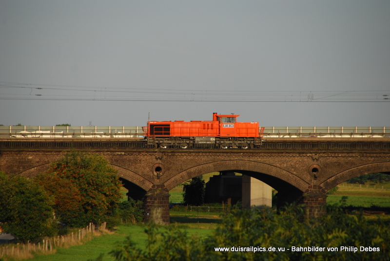RBH 834 fhrt am 18. August 2009 um 19:20 Uhr durch Duisburg Obermeiderich ber die Ruhrbrcke