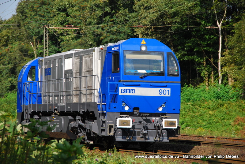 RBH 901 f�hrt am 21. August 2009 um 17:00 Uhr durch Duisburg Neudorf