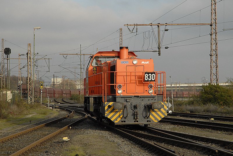 RBH/RAG 830 rangiert in Duisburg Ruhrort.30.11.2006