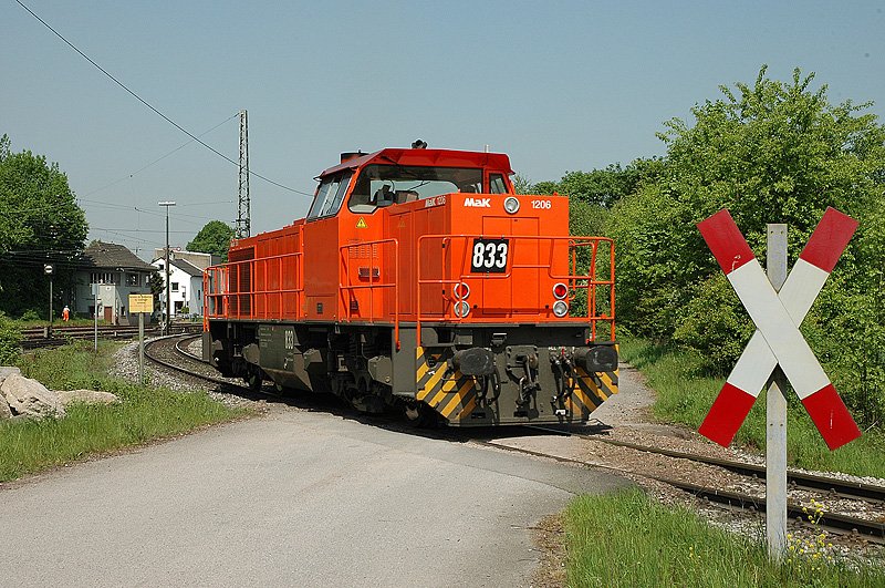 RBH/RAG 833 fhrt von der RAG-Strecke in den DB-Bereich  Rheinkamp  ein. 11.05.2006