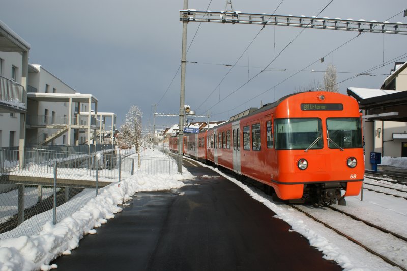 RBS Be 4/12 am 12.12.2008 bei der Ausfahrt aus dem Bahnhof Schnbhl.