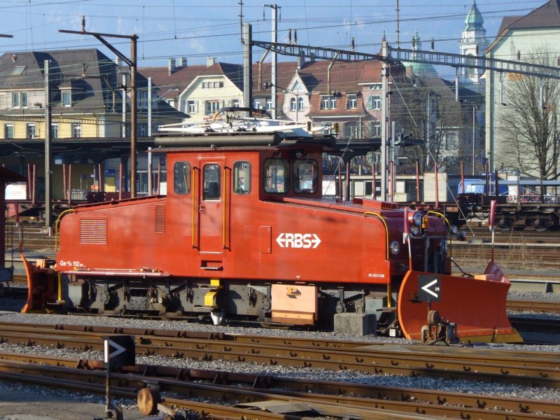 rbs - E-Lok Ge 4/4  112  mit Schneepflgen abgestellt im rbs Bahnhofsareal von Solothurn am 17.02.2008