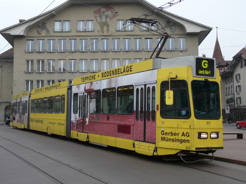 RBS Linie G - Andere Seite des Gelenktriebwagen Be 4/8 89 mit Vollwerbung bei der RBS Haltestelle Bern Zytglogge am 03.01.2008