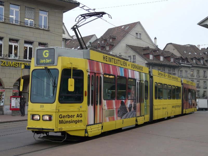 RBS Linie G - Gelenktriebwagen Be 4/8 89 mit Vollwerbung bei der RBS Haltestelle Bern Zytglogge am 03.01.2008