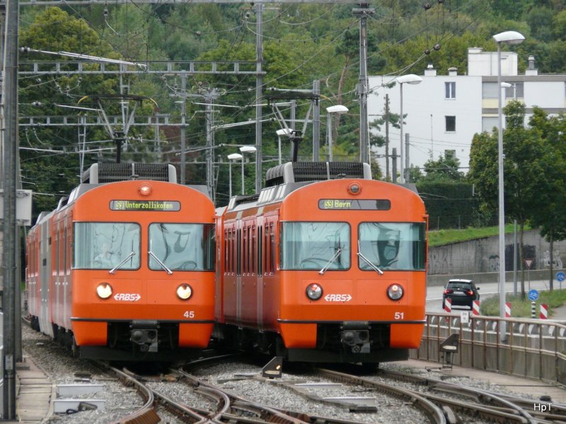 RBS - Regio nach Unterzollikofen mit dem Be 4/12 45 und Regio nach Bern mit dem Be 4/12 51 auf der Aarebrcke bei Worblaufen am 22.08.2009