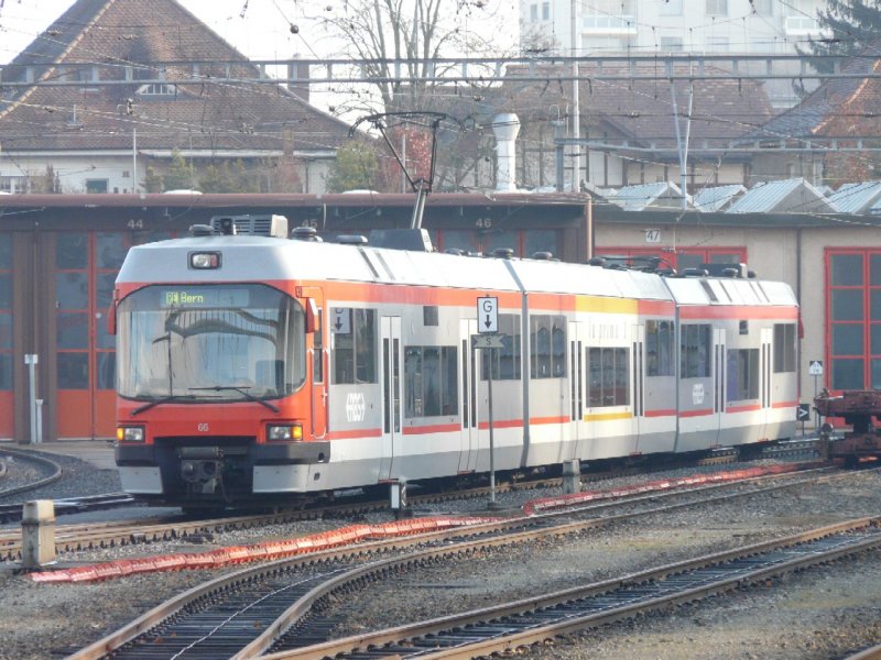 RBS - Triebwagen ABe 4/12 66 unterwegs nach Bern vor dem Depot in Solothurn am 30.12.2007