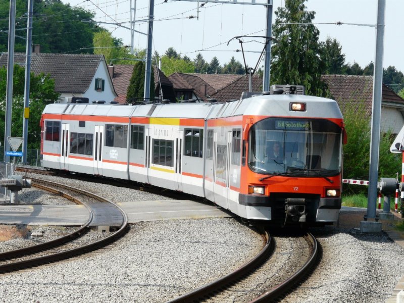 RBS - Triebwagen ABe 4/12 72 bei der einfahrt in den Bahnhof von Btterkinden am 10.05.2008