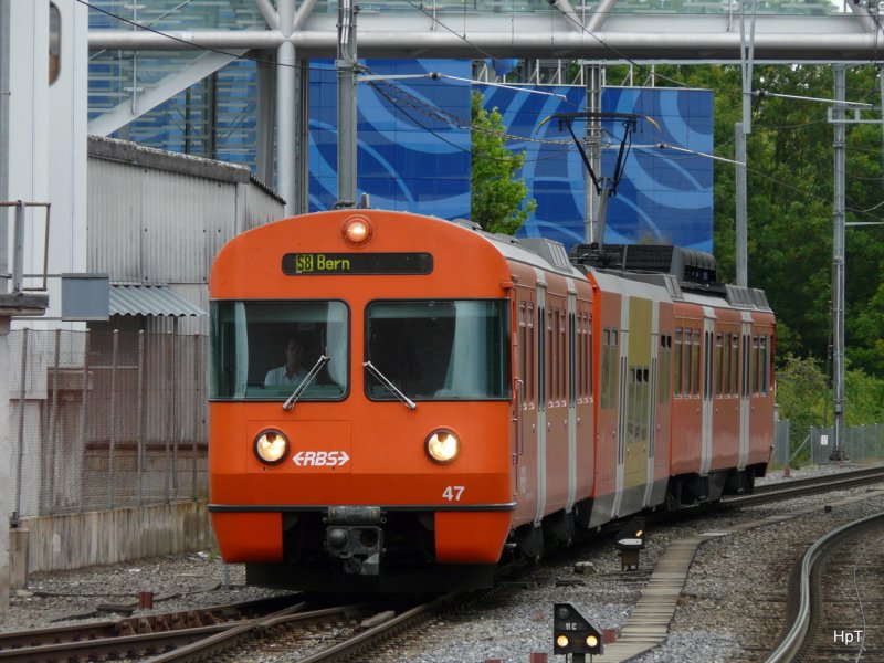 RBS - Triebwagen Be 4/12 43 unterweg nach Bern im Bahnhofsareal von Woblaufen am 22.08.2009