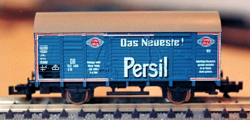 RC 25435 Privatgterwagen  Persil   Roco fertigte den Wagen unter dem Motto  Spezialitten in Spur N  im Jahre 2002.   Wagen umgebaut auf Fleischmann Profi-Kupplung