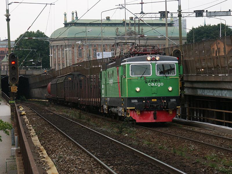 Rc2 1101 mit einem kurzen Gterzug in Stockholm. 09.08.2005