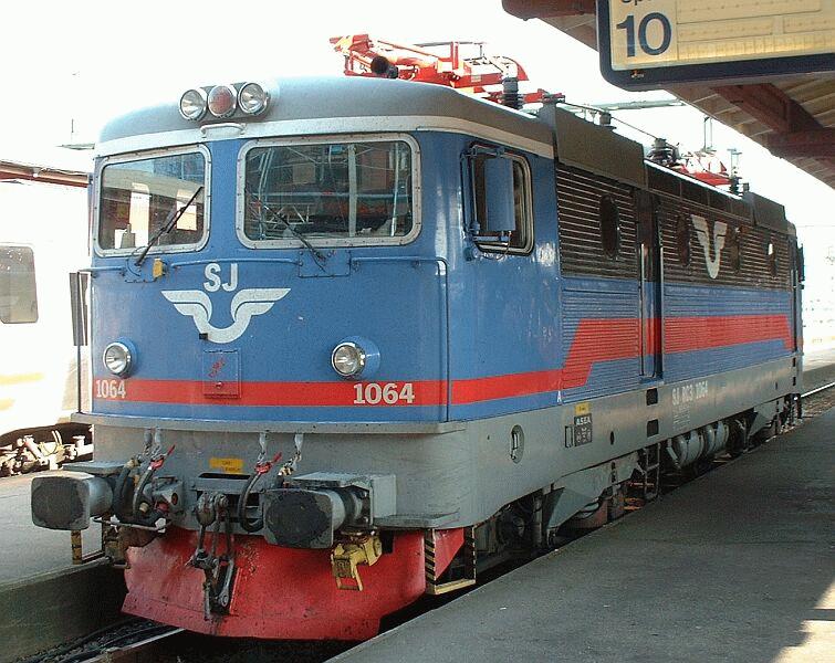 RC3 1064 am 09.09.2002 in Gteborg C. Die RC3 hat in der Mitte schmale, an beiden Enden breite Lfterbnder.