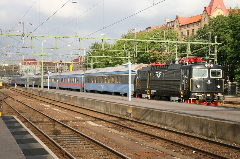 Rc6 1414 fhrt am 15.08.07 mit einem IC in Gteborg C ein.