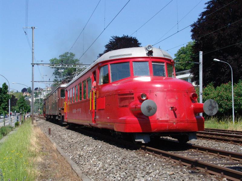 RCe 2/4 203 und BLS Ae 8/8 275 mussten am 29.5.05 von der deutschen Dampflok 64 518 aus Verkehrshaus Luzern gezogen werden, damit die Tabaklok 01.22 ihren zuknftigen Platz bis ende 2005 einnehmen kann