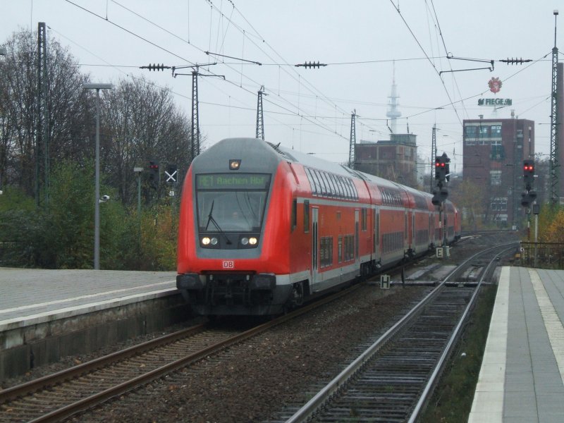 RE 1  NRW Express  Hamm-Aachen ,im Schub BR 146 013-8,pnktliche Einfahrt im Bochumer Hbf.,Streiktag,ausnahmsweise Gleis 4. (15.11.2007)