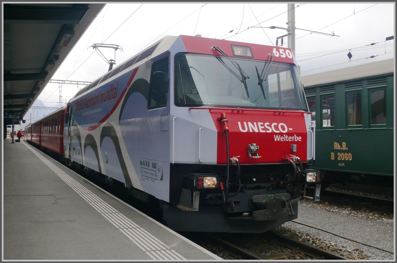 RE 1045 nach Davos Platz mit Ge 4/4 III 650  Seewis-Valzeina  abfahrbereit in Landquart. (18.10.2009)
