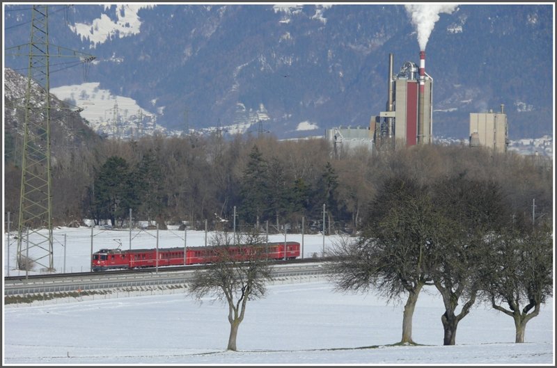 RE 1230 mit Ge 4/4 II 616  Filisur  bei Trimmis auf dem Weg nach Chur. (27.11.2008)