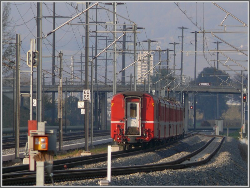 RE 1253 von Disentis nach Davos Platz befhrt die neue Ausweichstelle in Zizers. (28.10.2007)