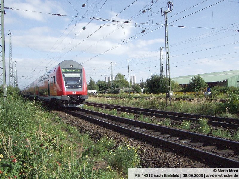RE 14212, geschoben von der BR 146 129, nach Bielefeld erreicht in krze Wunstorf.