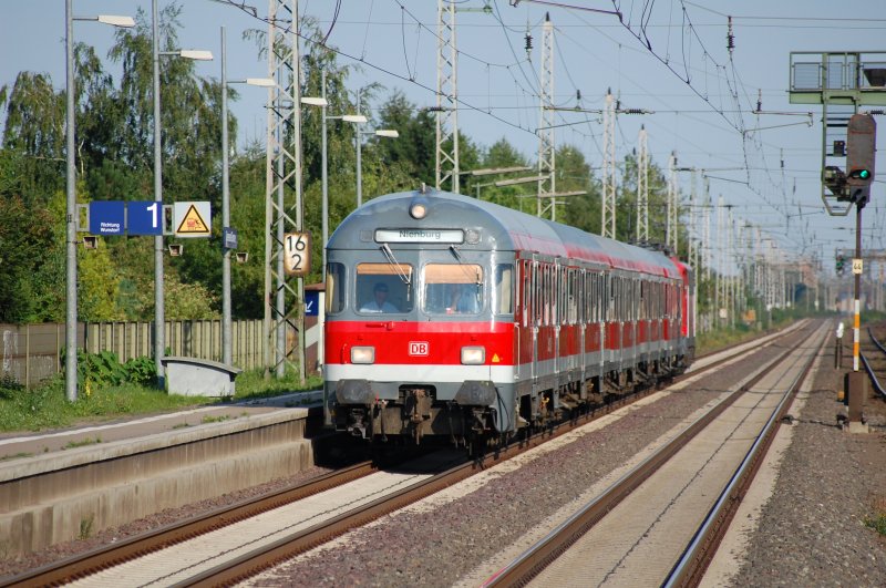 RE 14442 durchfhrt am 6.8.09 den Bahnhof Dedensen/Gmmer.