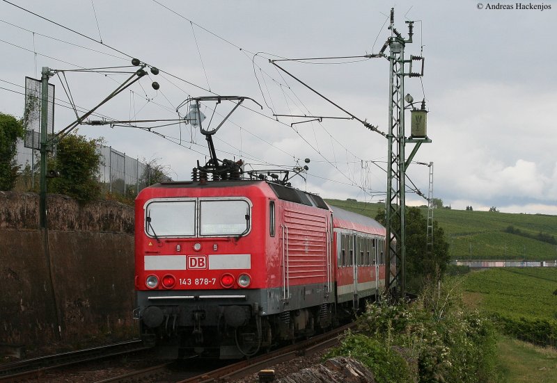RE 15427 (Koblenz Hbf-Frankfurt(Main)Hbf) mit Schublok 143 878-7  bei Hattenheim 11.8.09