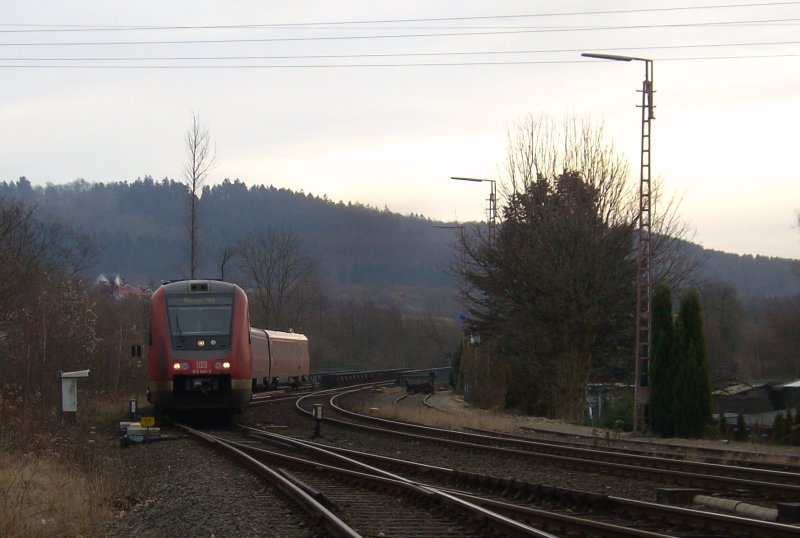 RE 17 nach Hagen fhrt am 02.02.09 in den Bahnhof Arnsberg ein.